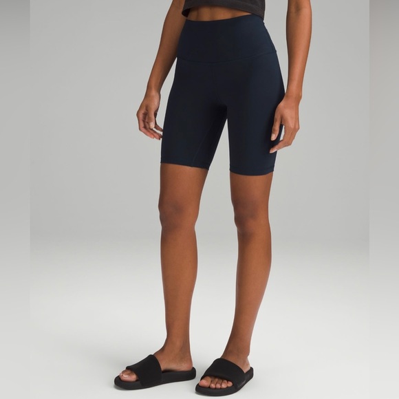 Lululemon High-Rise Short 8” - Picture 4 of 6